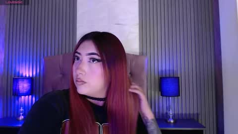 Mia online show from November 12, 2025, 3:23 pm