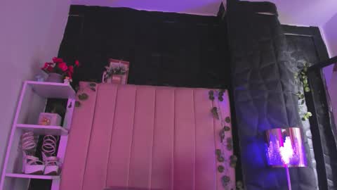 Mia online show from February 20, 2026, 1:44 pm