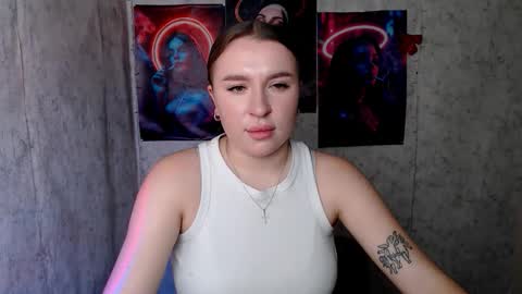 Snapshot of _julianaini_ chatting on December 15, 2025, 9:13 am Jolia online show from December 15, 2025, 9:13 am