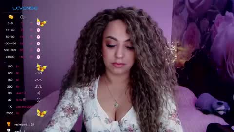 Snapshot of _just_a_queen_3 chatting on December 3, 2024, 6:28 pm _just_a_queen_3 online show from December 3, 2024, 6:28 pm
