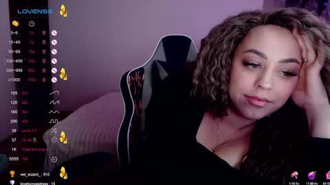 Snapshot of _just_a_queen_3 chatting on December 11, 2024, 9:23 pm _just_a_queen_3 online show from December 11, 2024, 9:23 pm
