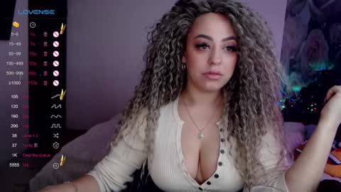Snapshot of _just_a_queen_3 chatting on January 2, 2025, 11:09 am _just_a_queen_3 online show from January 2, 2025, 11:09 am