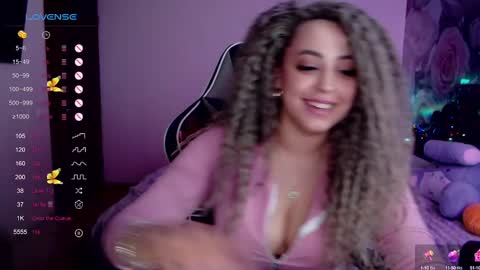 Snapshot of _just_a_queen_3 chatting on January 13, 2025, 7:53 pm _just_a_queen_3 online show from January 13, 2025, 7:53 pm