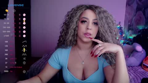 Snapshot of _just_a_queen_3 chatting on February 2, 2025, 5:37 pm _just_a_queen_3 online show from February 2, 2025, 5:37 pm