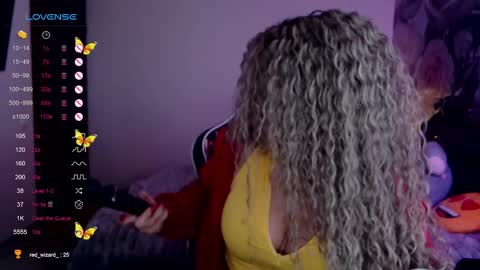 Snapshot of _just_a_queen_3 chatting on February 8, 2025, 6:22 pm _just_a_queen_3 online show from February 8, 2025, 6:22 pm