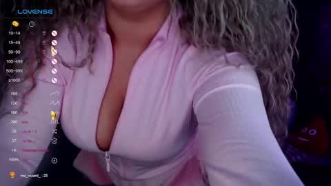 Snapshot of _just_a_queen_3 chatting on February 12, 2025, 5:58 pm _just_a_queen_3 online show from February 12, 2025, 5:58 pm