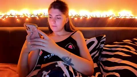 Snapshot of _just_a_simple_girl chatting on December 22, 2024, 8:14 pm _just_a_simple_girl online show from December 22, 2024, 8:14 pm