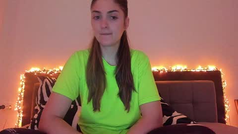 Snapshot of _just_a_simple_girl chatting on January 16, 2025, 11:37 am _just_a_simple_girl online show from January 16, 2025, 11:37 am