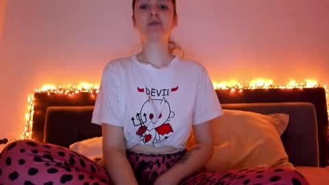 Snapshot of _just_a_simple_girl chatting on January 24, 2025, 11:59 am _just_a_simple_girl online show from January 24, 2025, 11:59 am