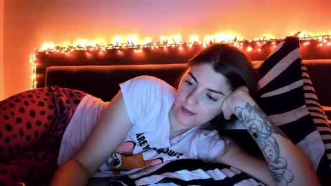 Snapshot of _just_a_simple_girl chatting on February 7, 2025, 7:27 pm _just_a_simple_girl online show from February 7, 2025, 7:27 pm