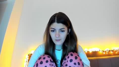 Snapshot of _just_a_simple_girl chatting on February 19, 2025, 11:17 am _just_a_simple_girl online show from February 19, 2025, 11:17 am