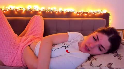 Snapshot of _just_a_simple_girl chatting on February 19, 2025, 2:23 pm _just_a_simple_girl online show from February 19, 2025, 2:23 pm