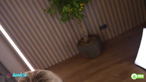 Kate online show from October 24, 2025, 2:46 pm