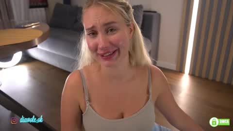 Kate online show from November 7, 2025, 1:55 pm