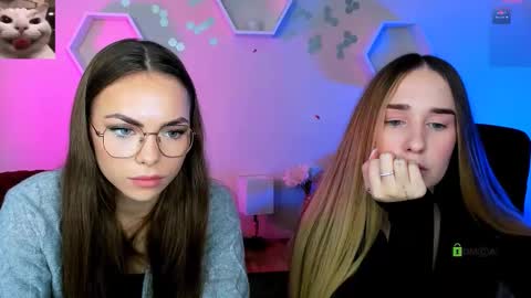 _kellykitten_ online show from December 2, 2025, 9:47 am