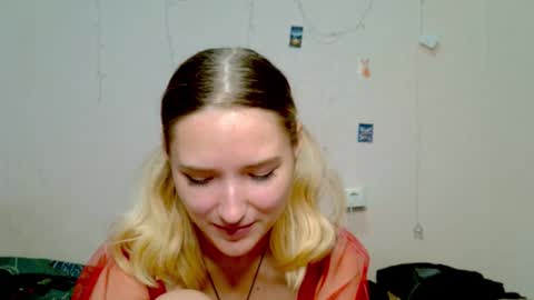 _kikiclark_ online show from September 26, 2025, 8:57 pm