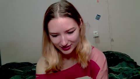 _kikiclark_ online show from October 17, 2025, 1:25 pm