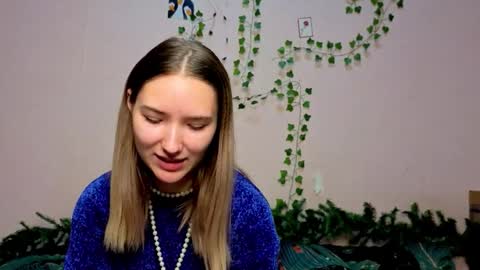 _kikiclark_ online show from December 15, 2025, 8:35 pm