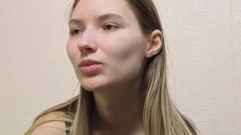 _kikiclark_ online show from June 7, 2026, 9:07 pm