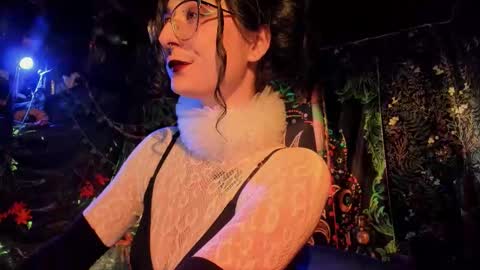 Lady Luna online show from December 3, 2025, 11:36 pm