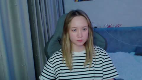 _lalune_ online show from January 17, 2025, 12:53 am