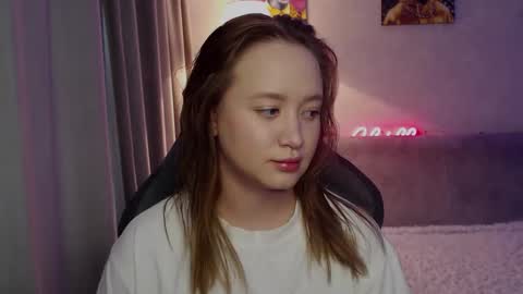 _lalune_ online show from October 23, 2025, 9:30 am