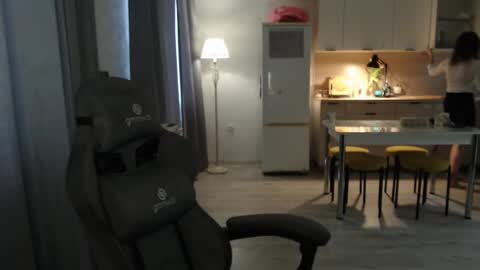 _lalune_ online show from March 11, 2026, 12:22 pm