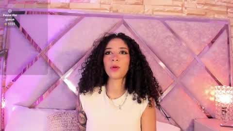 Lanna  online show from December 3, 2025, 11:19 am