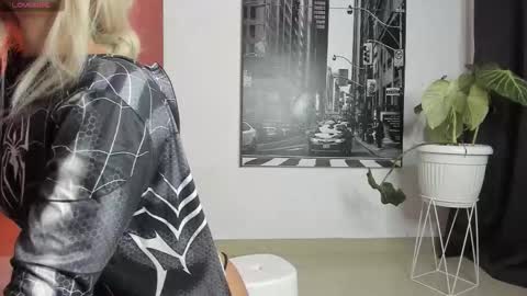 Agatha Arias IG  lapetitemort 1 online show from September 10, 2025, 2:22 am