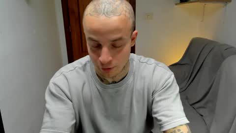 Snapshot of _layne chatting on May 11, 2026, 1:50 pm Layne online show from May 11, 2026, 1:50 pm