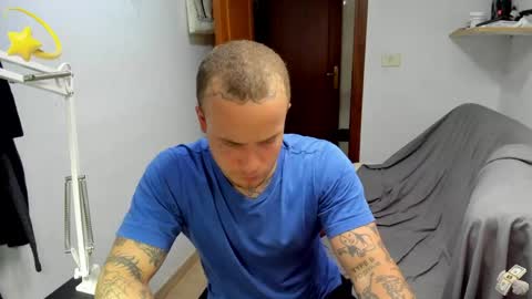 Snapshot of _layne chatting on June 3, 2026, 4:23 pm Layne online show from June 3, 2026, 4:23 pm