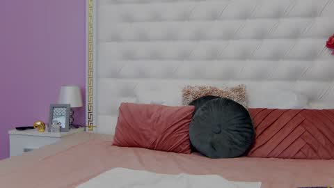 Lena Paul online show from January 13, 2025, 6:05 pm