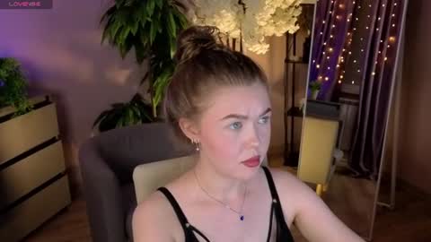 _liilcrystal_ online show from July 10, 2026, 8:11 pm
