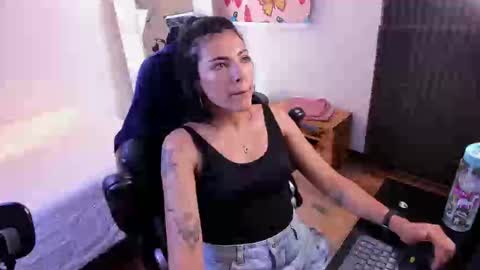 Lili  online show from December 15, 2024, 9:20 pm