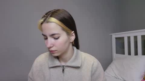 Emma online show from November 22, 2025, 7:18 am