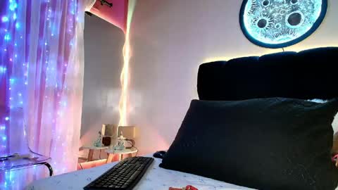 Lorrayne online show from April 28, 2026, 12:21 pm