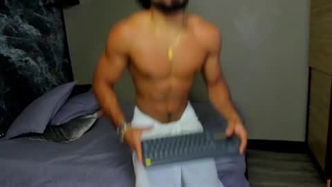 _luca_flame online show from November 10, 2025, 9:58 pm