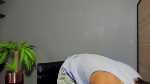 _luca_flame online show from November 25, 2025, 7:03 pm