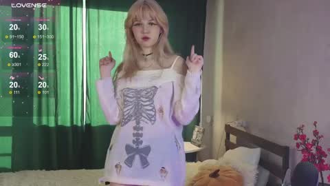 _lucystars online show from April 4, 2026, 11:08 am