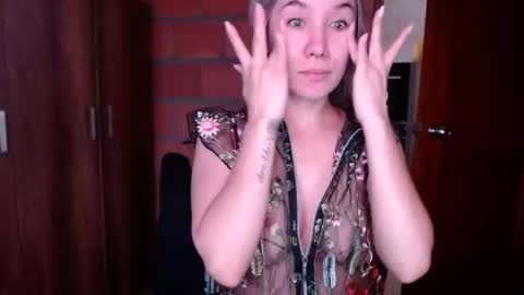 Snapshot of _lunablondie_ chatting on February 12, 2025, 2:10 pm _lunablondie_ online show from February 12, 2025, 2:10 pm