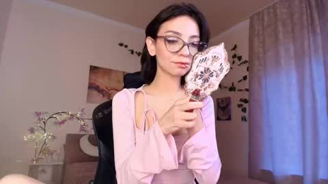 Luna online show from October 12, 2025, 5:17 am