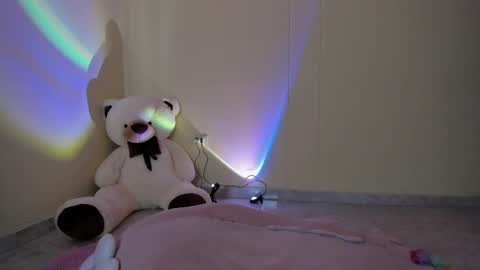Maia online show from October 17, 2025, 1:14 pm