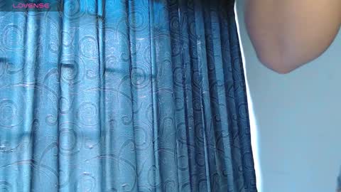 Snapshot of _mari_lunna_ chatting on October 21, 2025, 3:24 pm _mari_lunna_ online show from October 21, 2025, 3:24 pm