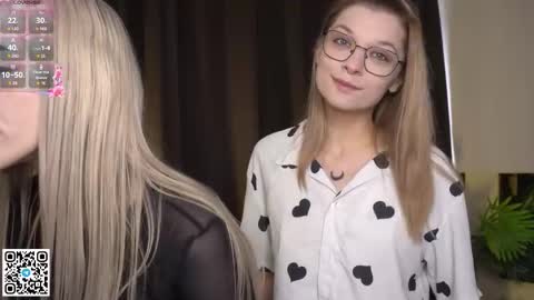 Elva and Kate  online show from November 2, 2025, 7:33 am