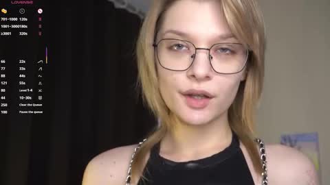 Elva and Kate  online show from December 5, 2025, 8:12 am