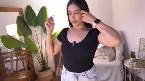 Snapshot of _megaan__ chatting on November 4, 2025, 7:35 pm Megan online show from November 4, 2025, 7:35 pm