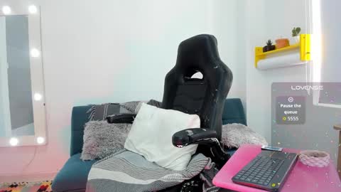 Juli online show from November 25, 2025, 3:34 pm