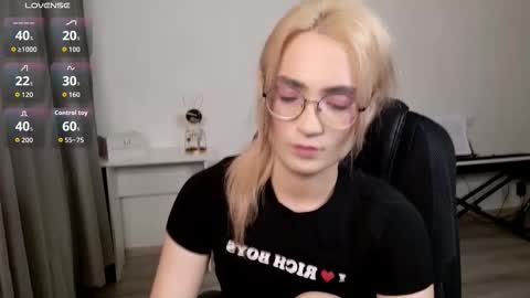 _meow_neko_ online show from February 23, 2026, 10:51 pm