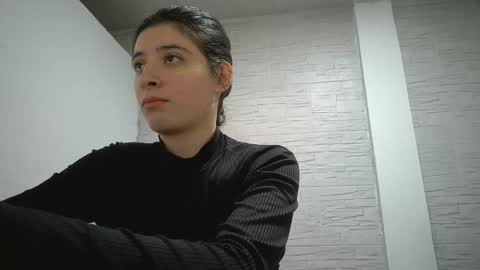 Mia-foster online show from November 9, 2025, 3:16 am