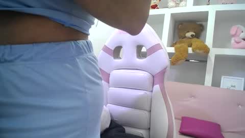 Snapshot of _miaaleon chatting on January 22, 2025, 1:00 pm Mia online show from January 22, 2025, 1:00 pm